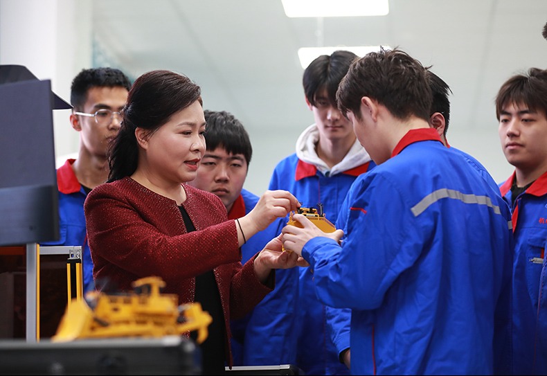 名师铸匠魂 实战育英才