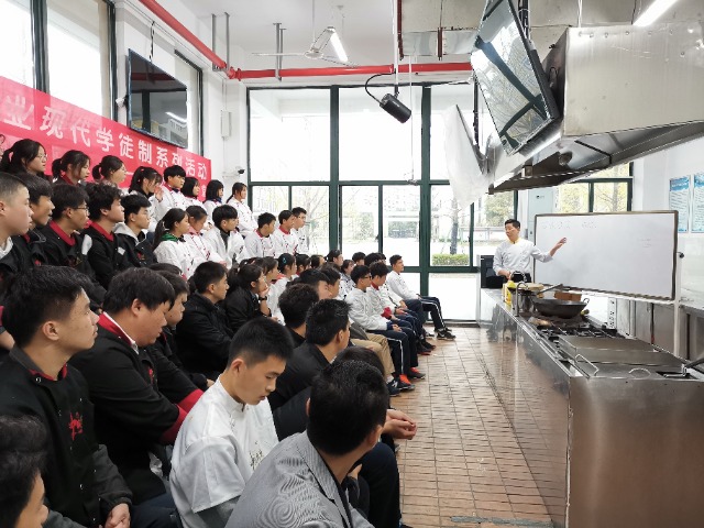 甬江职高技艺传承大师课堂活动 学校供图.jpg
