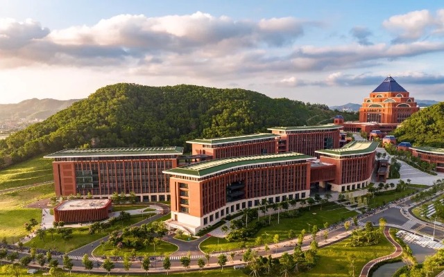 中山大学深圳校区西教学楼。学校供图.jpg