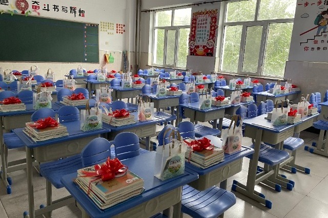 黑龙江五常时代中学，焕然一新的教室静待学生归来。梁丹摄.jpg